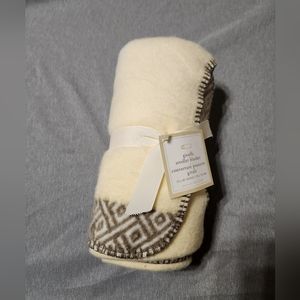 BNWT Pottery Barn Baby Giraffe Stroller Blanket